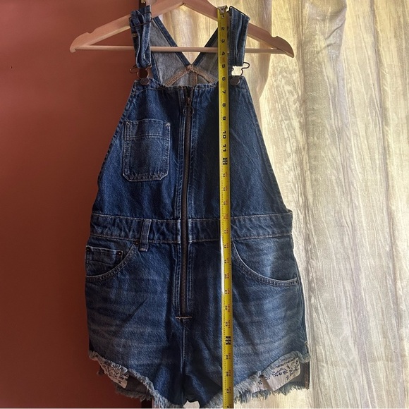 Free People Sunkissed Denim Short Overalls Zip Front Jean Shortalls NEW Size 4 - Picture 9 of 11